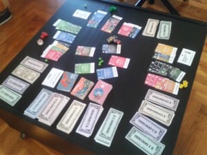 Une table de début de partie, à 3 joueurs. Je vous laisse imaginer à quoi ça ressemble à la fin d'une partie à 6.